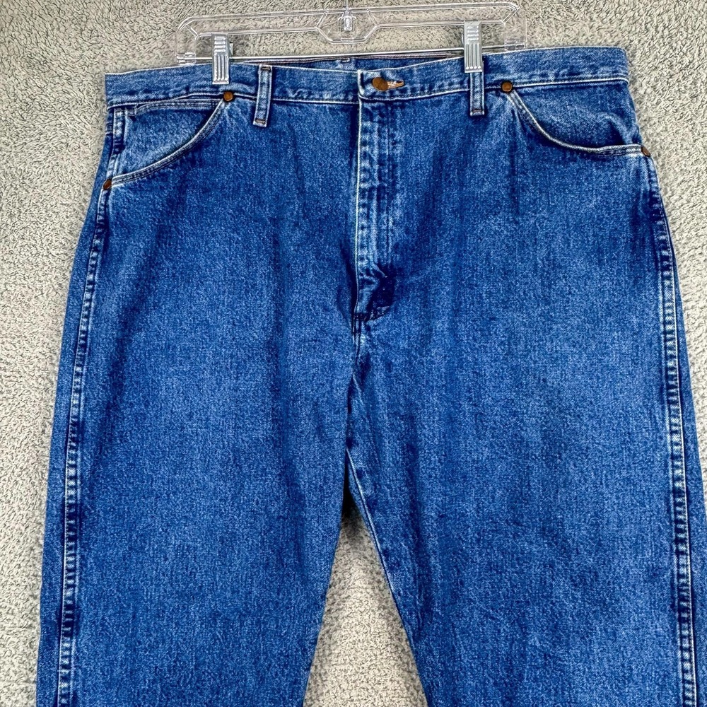 Wrangler 13MWZ Jeans Mens 40 Medium Wash Blue Cowboy Cut Straight Regular 40x30‎ - Picture 3 of 13